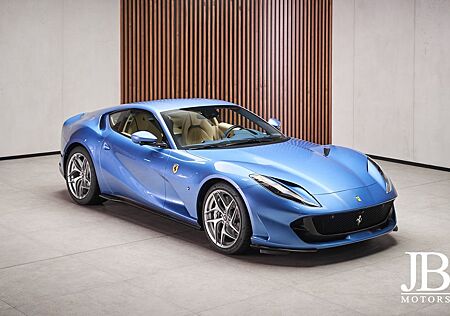 Ferrari 812 Superfast Carbon LED P.Display 360° Lift NEW