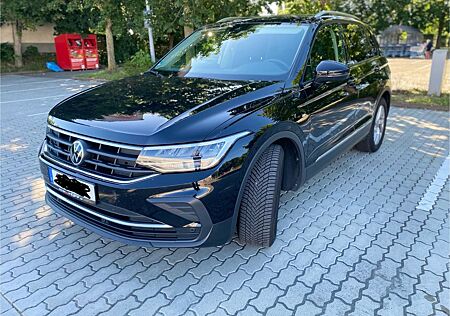 VW Tiguan Volkswagen 1.5 TSI Active Kamera Nav LED 5J.Garantie