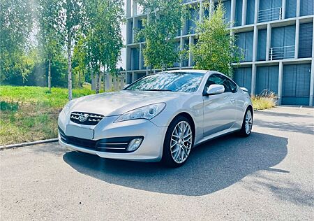 Hyundai Genesis 3.8 V6 Automatik -