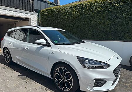 Ford Focus Turnier ST-Line X*LED*ACC*NAVI*KAMERA*DAB*18"*