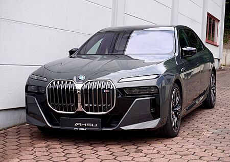 BMW i7 M70°INDIVIDUAL°PANO°SKY-L°CINEMA°B&W°CARBON°ICON