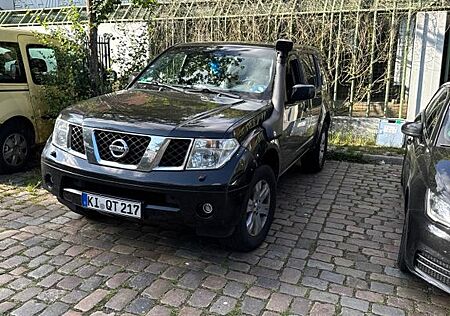 Nissan Pathfinder 2.5 dCi DPF SE Automatik SE