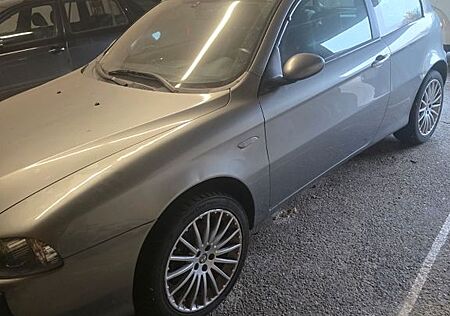 Alfa Romeo 147 Alfa 2.0 16V TS Distinctive Distinctive