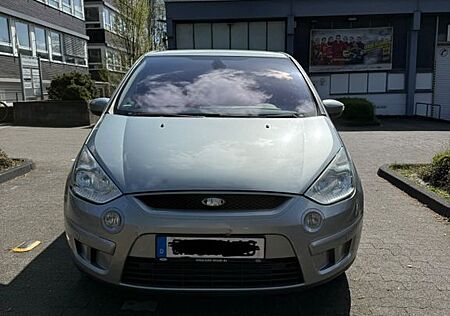 Ford S-Max 2,0 TDCi 140PS Titanium Automatik 7 Sitzer