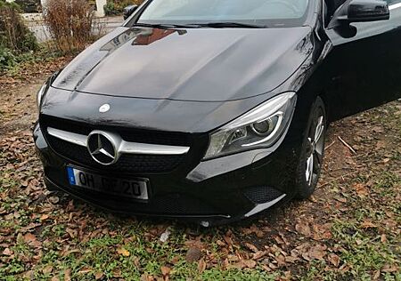 Mercedes-Benz CLA 180 Shooting Brake -