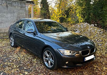 BMW 320i -