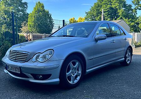 Mercedes-Benz C 180 C180 Kompressor sehr gepflegt AMG Ausführung