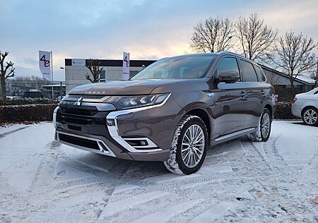 Mitsubishi Plug in Hybrid Outlander Outlander Plug-in Hybrid PLUS 2.4 MIVEC 4WD