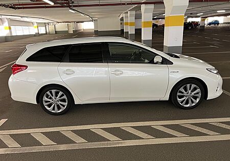 Toyota Auris Touring Sports Exekutive Hybrid mit Garantie
