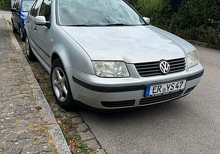 VW Bora Volkswagen 1.6 Basis Basis