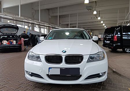 BMW 318i Edition Exclusive Edition Exclusive
