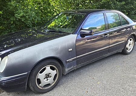Mercedes-Benz E 280 4MATIC AVANTGARDE