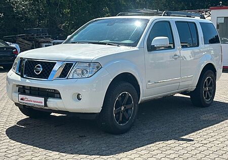 Nissan Pathfinder 3.0 dCi LE Allrad Automatik 7 Sitze