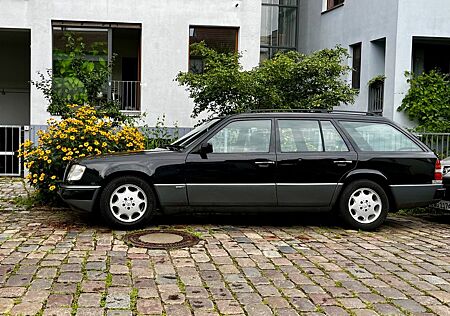 Mercedes-Benz E 200 TE 200 // Kombi // Klima // Schalter // AHK