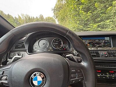 BMW 530d xDrive Touring - AHK_Pano_Bus-Navi_Leder
