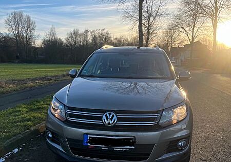 VW Tiguan Volkswagen 2.0 TDI DSG 4MOT BMo T CUP Sport & St...