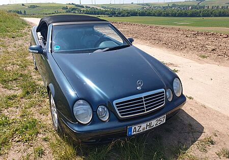 Mercedes-Benz 230