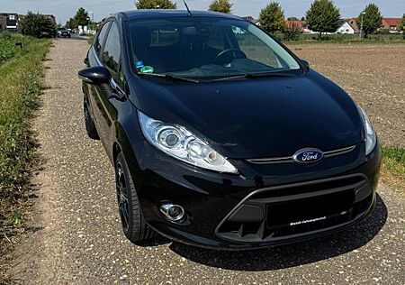 Ford Fiesta 1,4 Titanium 97 PS - 8-fach Alu