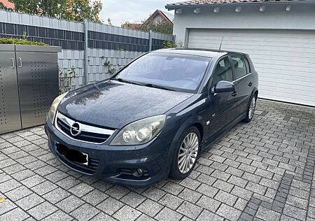 Opel Signum 3.0 V6 CDTI OPC Line