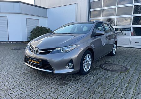 Toyota Auris Touring Sports Life+