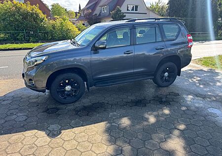 Toyota Land Cruiser 2.8 Auto 130KW *Webasto+MwSt+Navi*