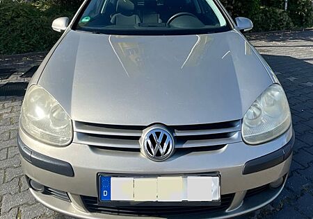 VW Golf Volkswagen IV / EZ 2004 / 1.6 Motor / zuverlässig &