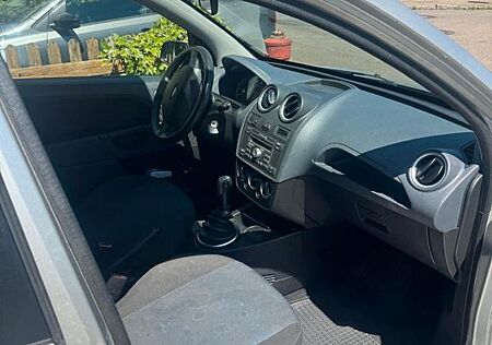 Ford Fiesta 1,3 51 kW Black Magic Black Magic