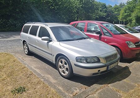 Volvo V70 2.4D - sehr guter Zustand