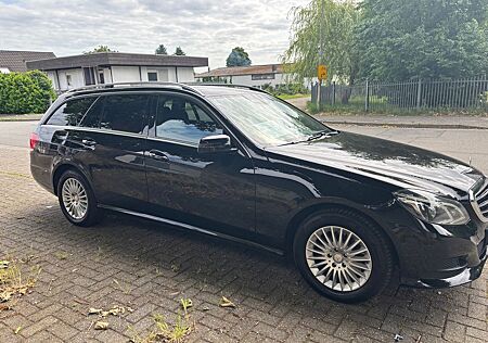 Mercedes-Benz E 250 BlueTEC 4MATIC T AVANTGARDE Autom. AVA...
