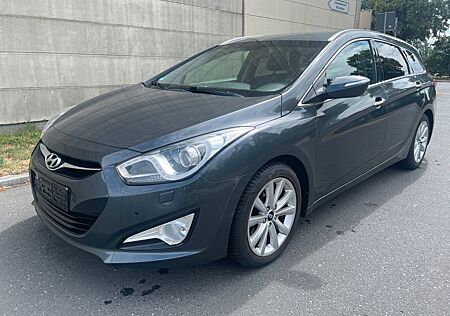 Hyundai i40 cw Premium*R-Kamera*Navi*PDC*Leder*SHZ*TOP