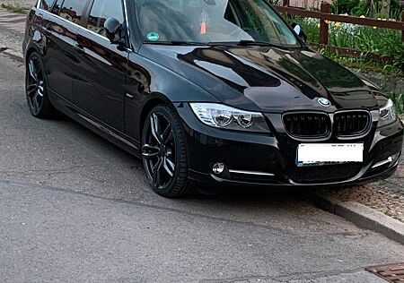 BMW 320i *TÜV NEU*PANO*PDC*SHZ