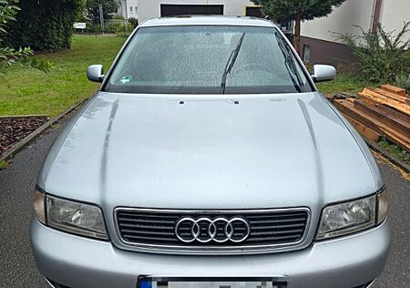 Audi A4 1.6 - Schiebedach / Rentnerfahrzeug