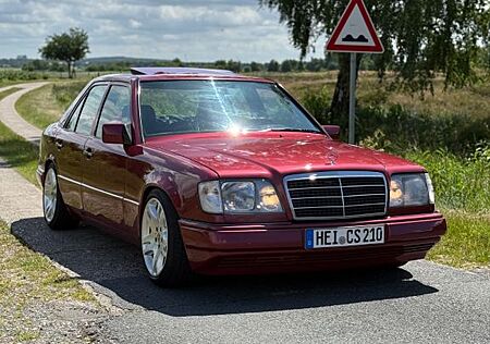 Mercedes-Benz E 220 W124