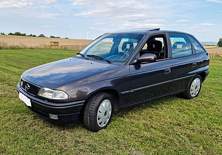 Opel Astra 1.6 Season Season