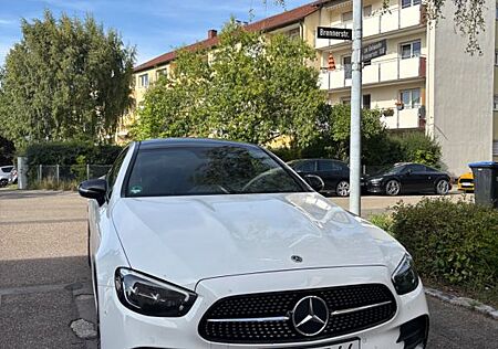 Mercedes-Benz E 220 d Autom. - / AMG - Line / Night Paket /