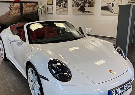 Porsche 992 Carrera Cabriolet Carrera