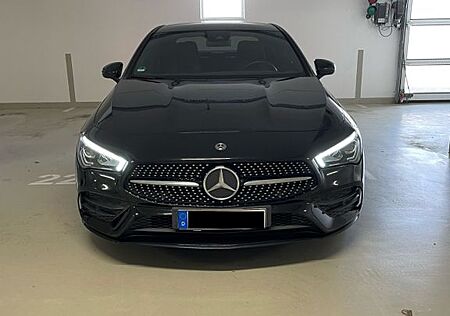 Mercedes-Benz CLA 200 Coupé - AMG Line + Night Paket