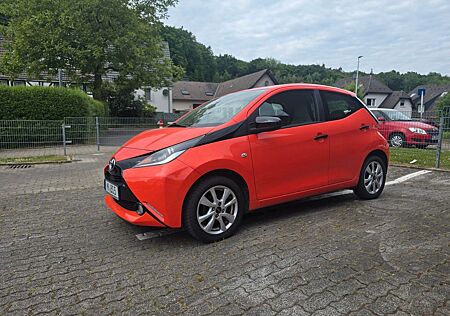 Toyota Aygo (X) Aygo (X) 1,0-l-VVT-i x x