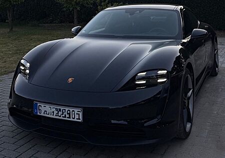 Porsche Taycan Performance Plus | Panorama | Beifahrerdisplay