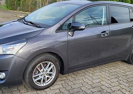 Toyota Verso Executive 7-Sitzer/Navi/Klima/Kamera