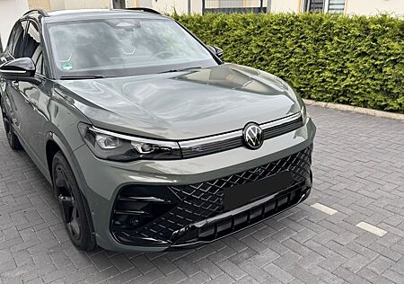 VW Tiguan Volkswagen Neuer R-Line Black Style | Jahreswagen