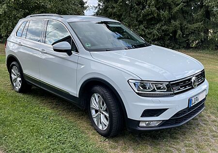 VW Tiguan Volkswagen 2.0 TDI SCR DSG 4MOTION Comfortline C...