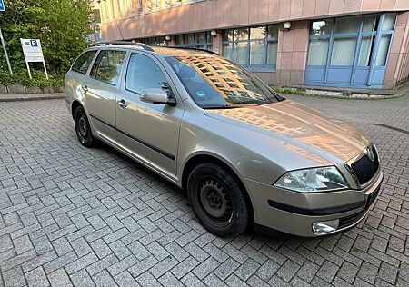 Skoda Octavia Combi 1.6 FSI Elegance Elegance Neu TÜV