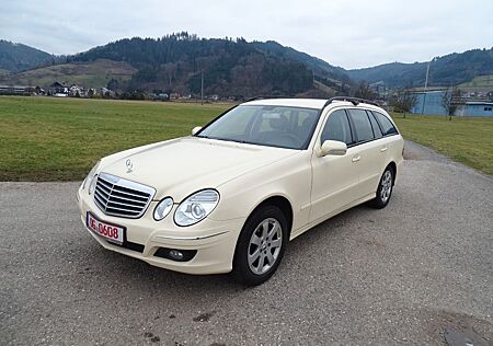 Mercedes-Benz E 220 E 220CDI T-Modell Leder Klima Navi Sitzhzg. eFH
