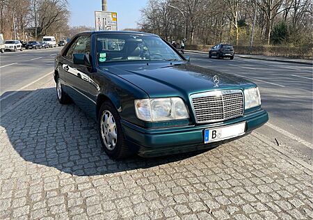 Mercedes-Benz E 220 Cabrio mit HARDTOP (GERMAR)