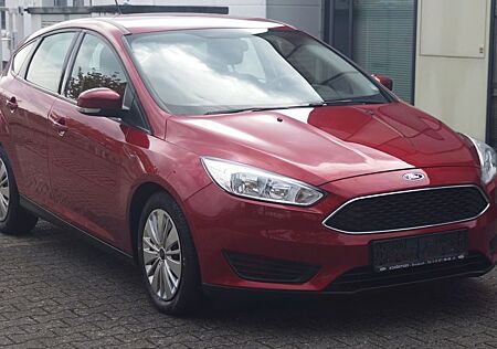 Ford Focus gebraucht kaufen Ford Focus Lim. Trend Vollscheckheft