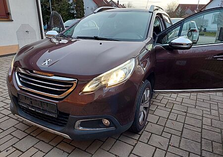 Peugeot 2008 Allure 120 VTi Allure + TÜV NEU!