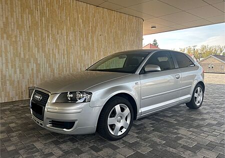 Audi A3 8P 1.6 FSI Sitzheizung/Klima/TOP!