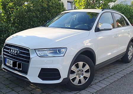 Audi Q3 , Navi, BT, Keyless, Tempomat, LED, Xenon