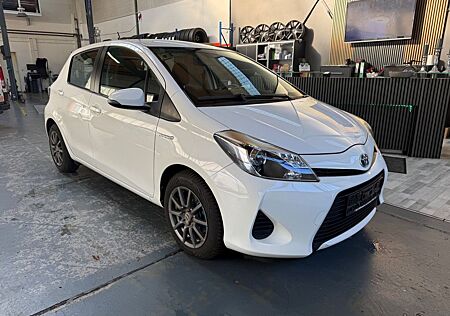 Toyota Yaris Hybrid Life